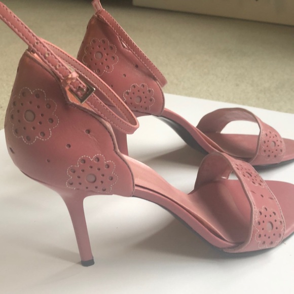 Pink high heels - Picture 2 of 3
